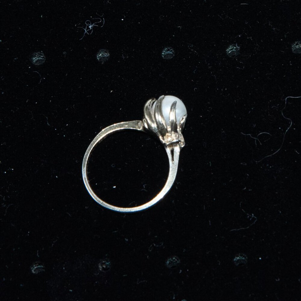 Sterling Silver and Pearl Ring Size 6